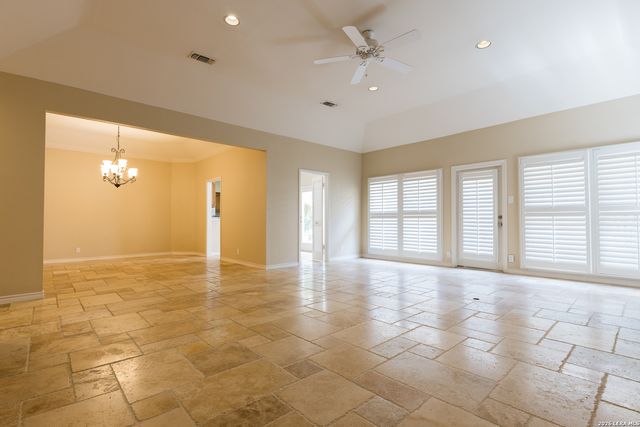 6 Cottesmore Ct, San Antonio, TX 78218