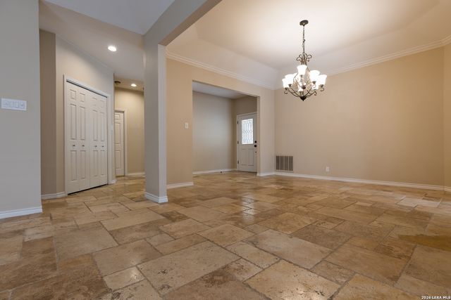 6 Cottesmore Ct, San Antonio, TX 78218