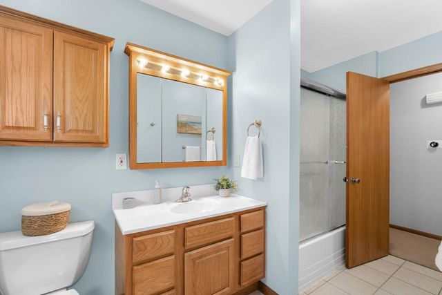 533 Oakland AVENUE, Mukwonago, WI 53149