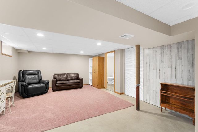 533 Oakland AVENUE, Mukwonago, WI 53149