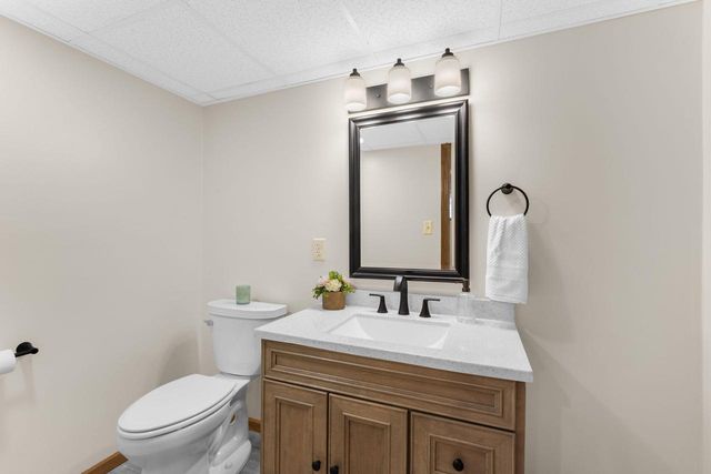 533 Oakland AVENUE, Mukwonago, WI 53149