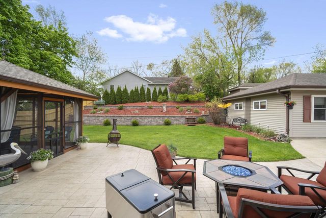 533 Oakland AVENUE, Mukwonago, WI 53149