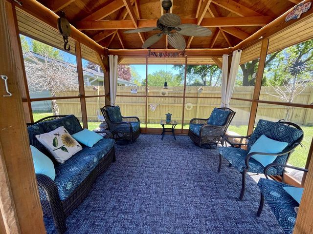533 Oakland AVENUE, Mukwonago, WI 53149