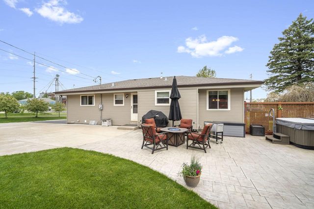 533 Oakland AVENUE, Mukwonago, WI 53149