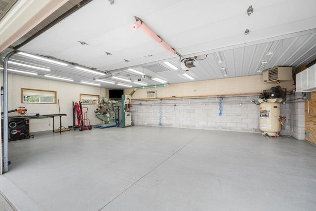 533 Oakland AVENUE, Mukwonago, WI 53149