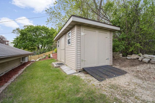 533 Oakland AVENUE, Mukwonago, WI 53149