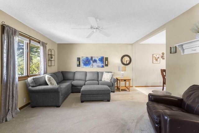 533 Oakland AVENUE, Mukwonago, WI 53149