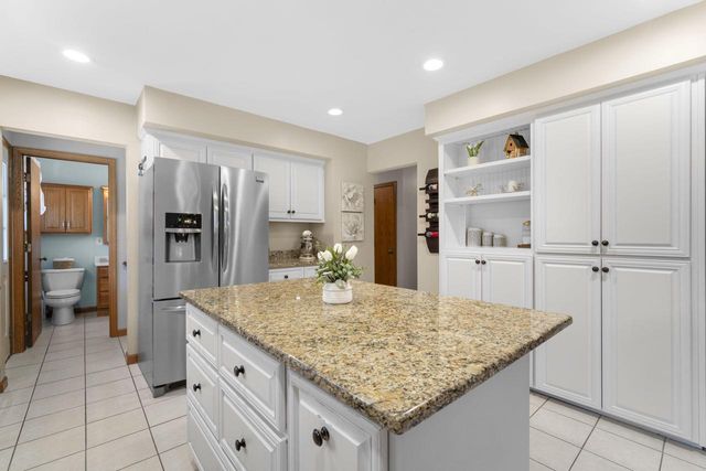 533 Oakland AVENUE, Mukwonago, WI 53149