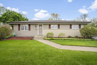 533 Oakland AVENUE, Mukwonago, WI 53149