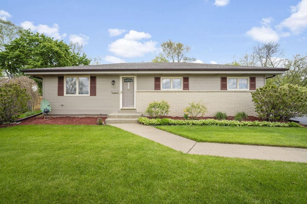 533 Oakland AVENUE, Mukwonago, WI 53149