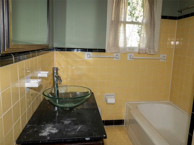 6815 E Grand Avenue, Dallas, TX 75223