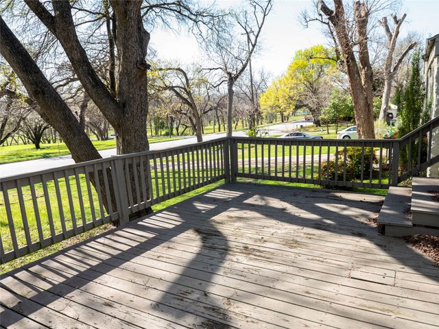 6815 E Grand Avenue, Dallas, TX 75223