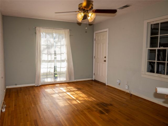 6815 E Grand Avenue, Dallas, TX 75223