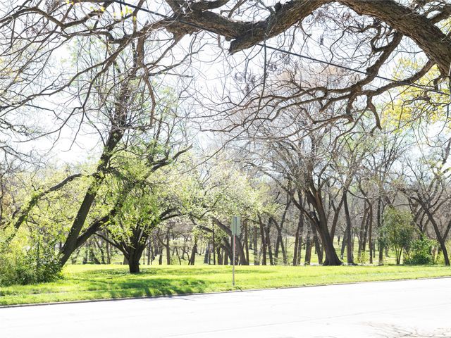 6815 E Grand Avenue, Dallas, TX 75223