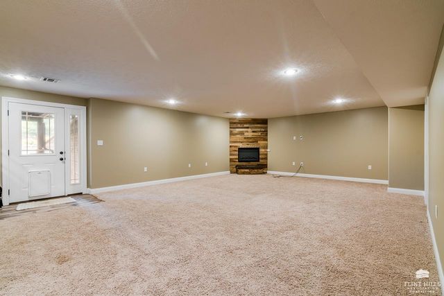 1104 East Park Grove, Manhattan, KS 66503