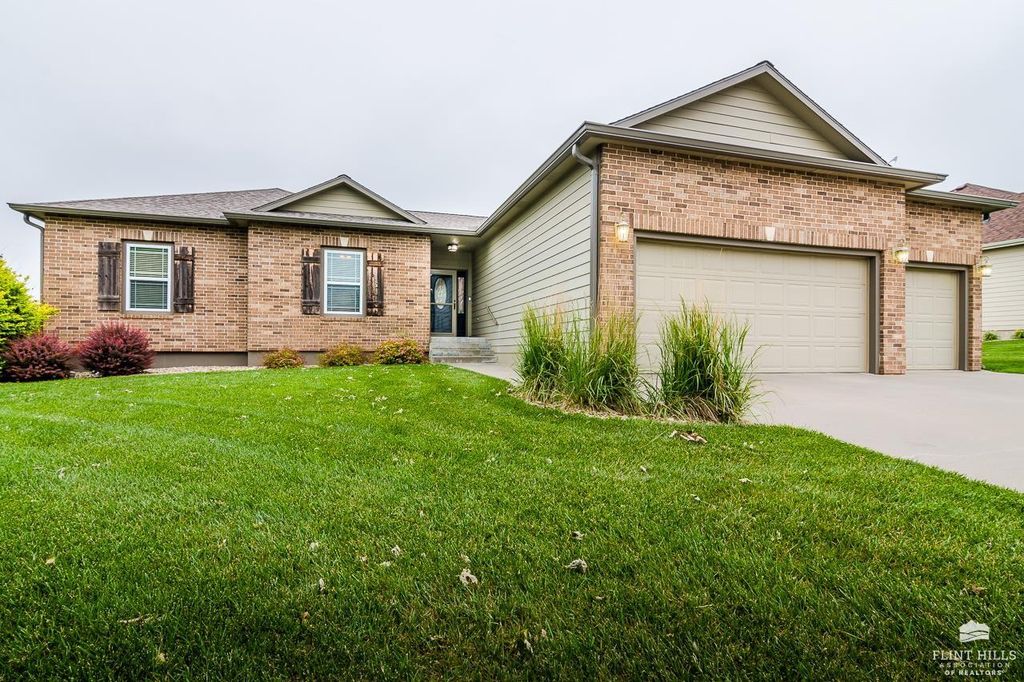 1104 East Park Grove, Manhattan, KS 66503
