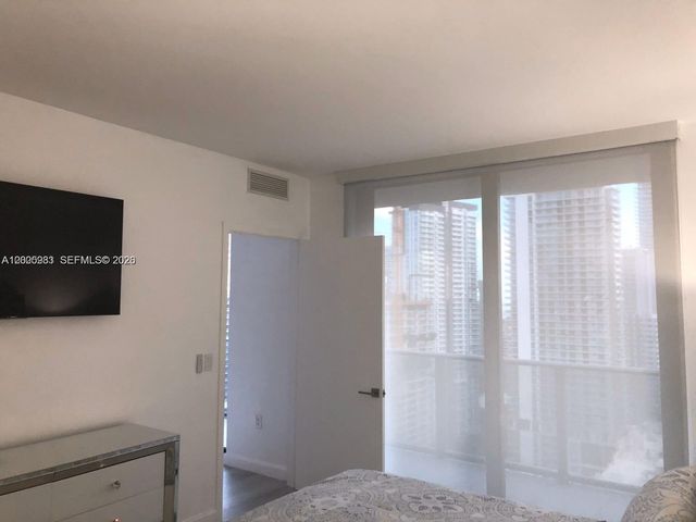 55 SW 9th St 2604, Miami, FL 33130