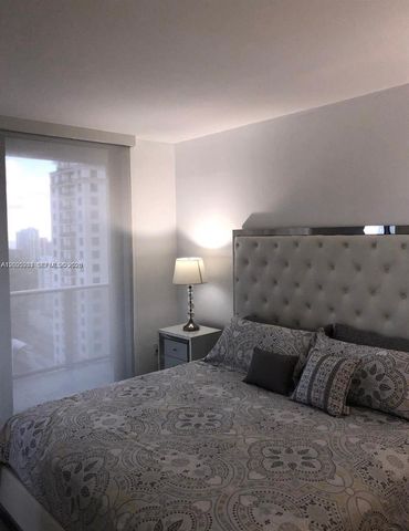 55 SW 9th St 2604, Miami, FL 33130