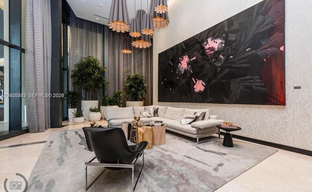 55 SW 9th St 2604, Miami, FL 33130