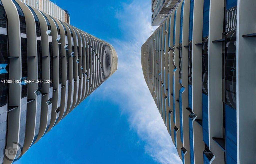 55 SW 9th St 2604, Miami, FL 33130