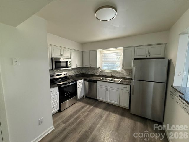8526 Castle Pine Court 2, Charlotte, NC 28226