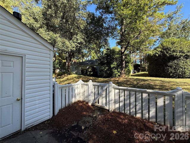 8526 Castle Pine Court 2, Charlotte, NC 28226