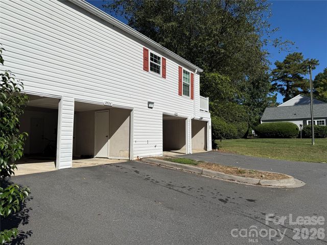 8526 Castle Pine Court 2, Charlotte, NC 28226
