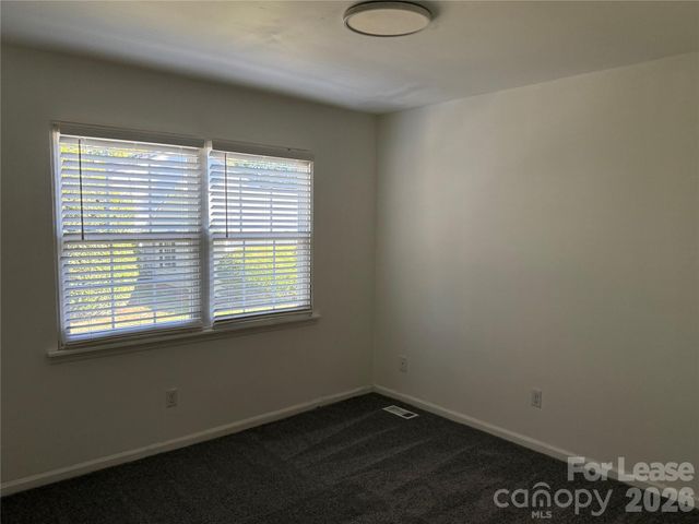 8526 Castle Pine Court 2, Charlotte, NC 28226