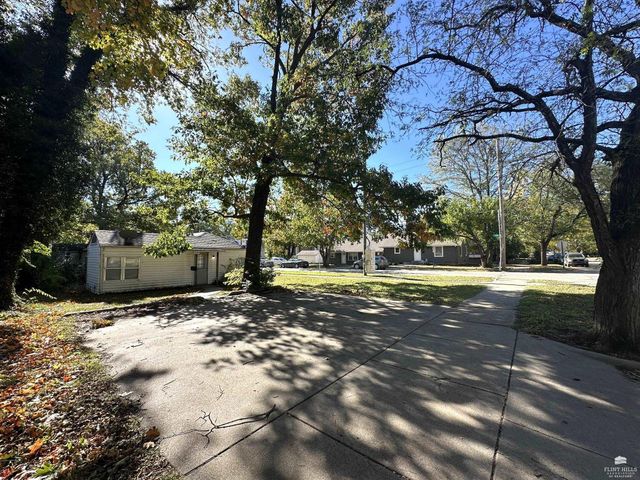 1218 1220 N 11th, Manhattan, KS 66502