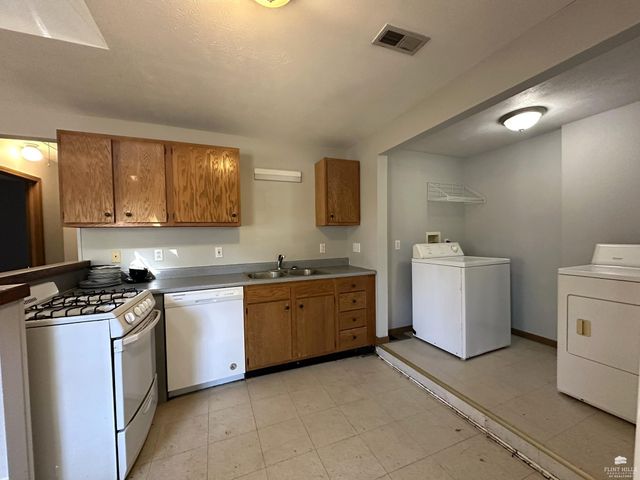 1218 1220 N 11th, Manhattan, KS 66502