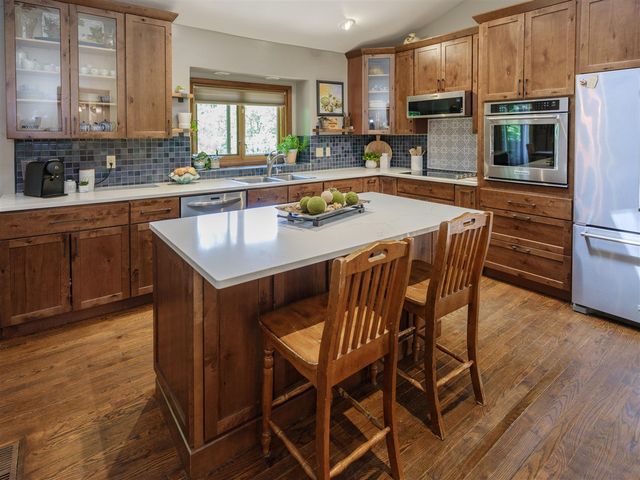 9951 Springwood Drive, Kalamazoo, MI 49009