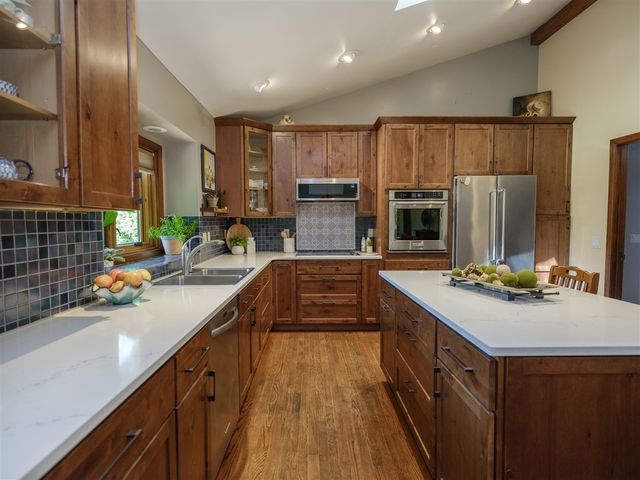 9951 Springwood Drive, Kalamazoo, MI 49009