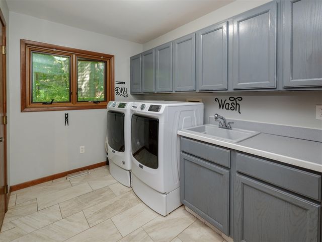 9951 Springwood Drive, Kalamazoo, MI 49009
