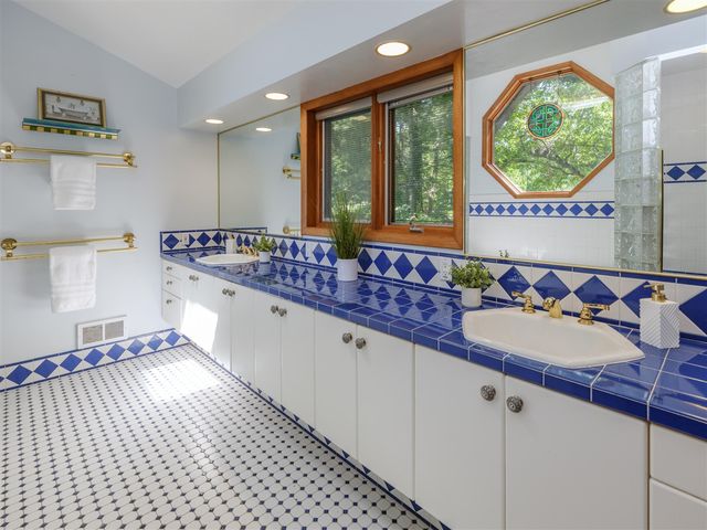 9951 Springwood Drive, Kalamazoo, MI 49009