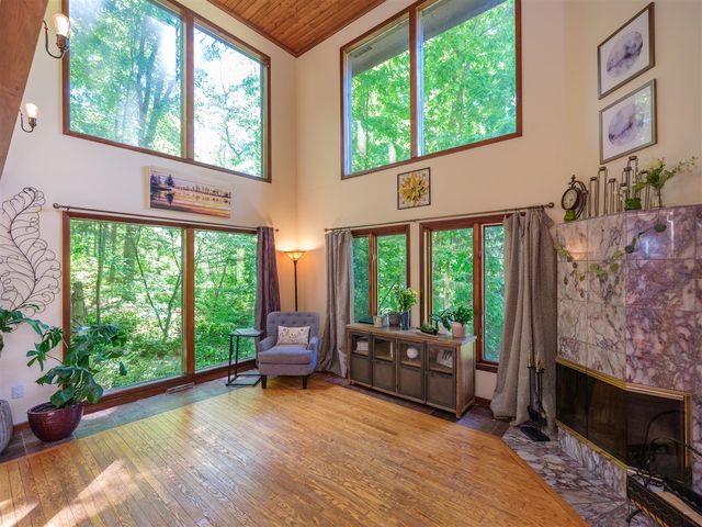 9951 Springwood Drive, Kalamazoo, MI 49009