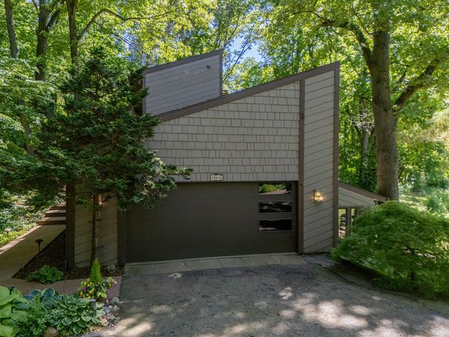 9951 Springwood Drive, Kalamazoo, MI 49009