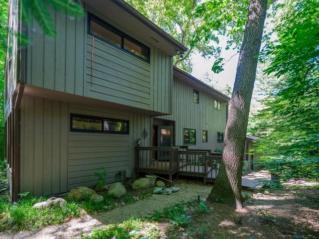 9951 Springwood Drive, Kalamazoo, MI 49009