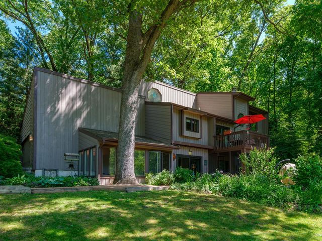 9951 Springwood Drive, Kalamazoo, MI 49009