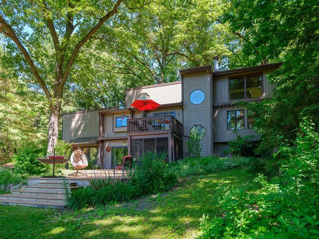 9951 Springwood Drive, Kalamazoo, MI 49009