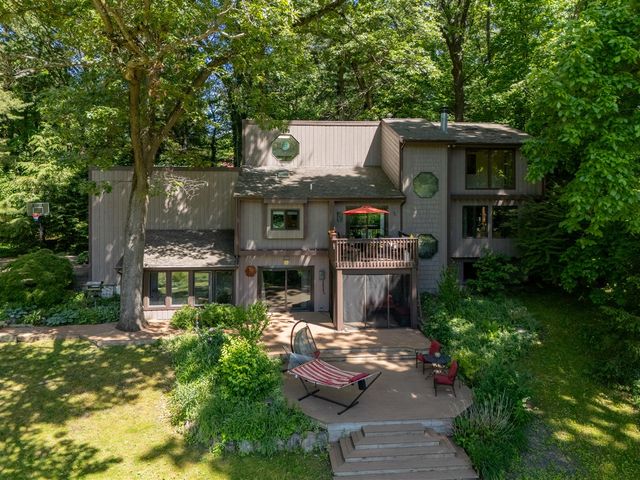 9951 Springwood Drive, Kalamazoo, MI 49009