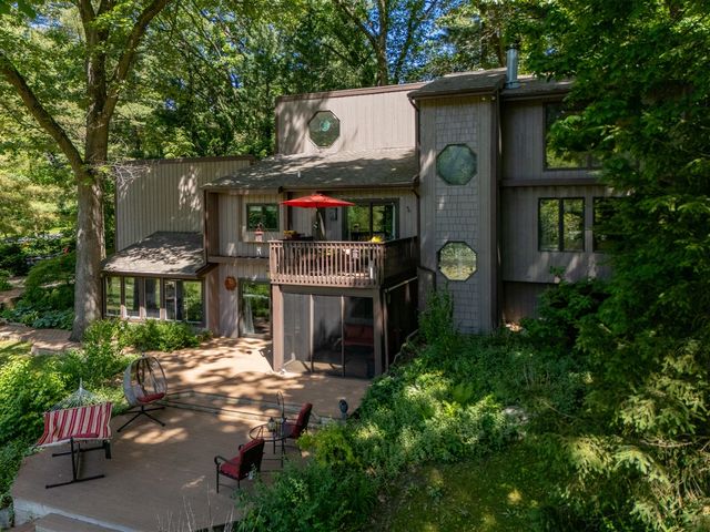 9951 Springwood Drive, Kalamazoo, MI 49009