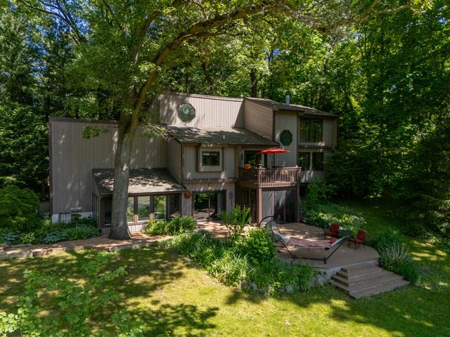9951 Springwood Drive, Kalamazoo, MI 49009