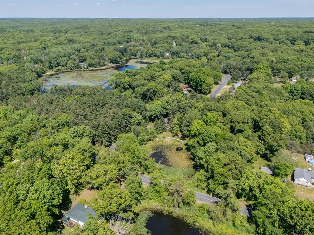 9951 Springwood Drive, Kalamazoo, MI 49009