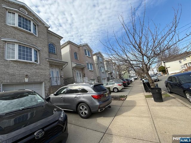 725 Jersey Street 1F, Harrison, NJ 07029