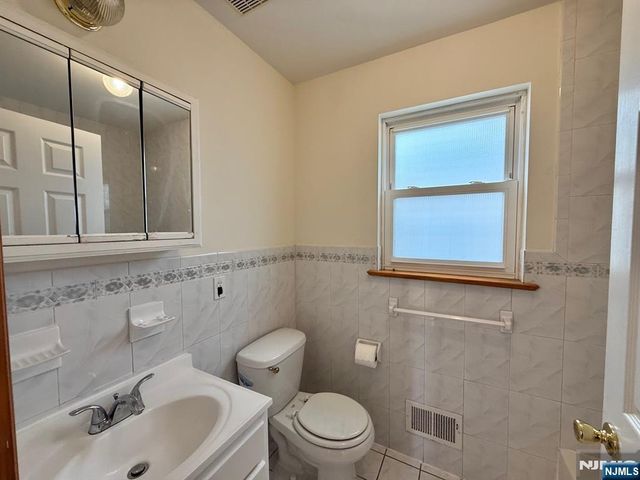 725 Jersey Street 1F, Harrison, NJ 07029