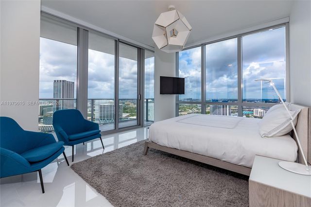 851 NE 1st Ave 2812, Miami, FL 33132