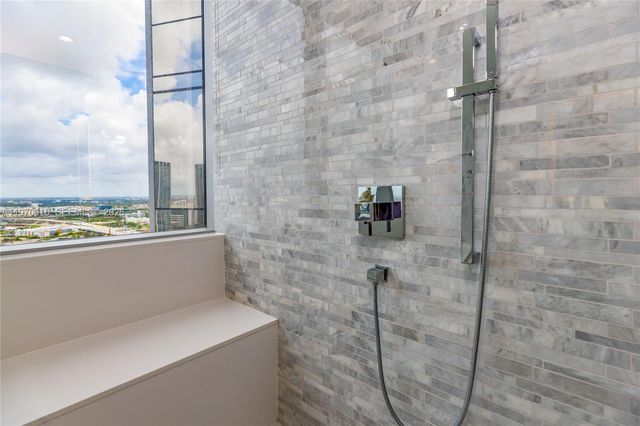 851 NE 1st Ave 2812, Miami, FL 33132