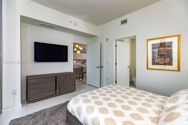 851 NE 1st Ave 2812, Miami, FL 33132