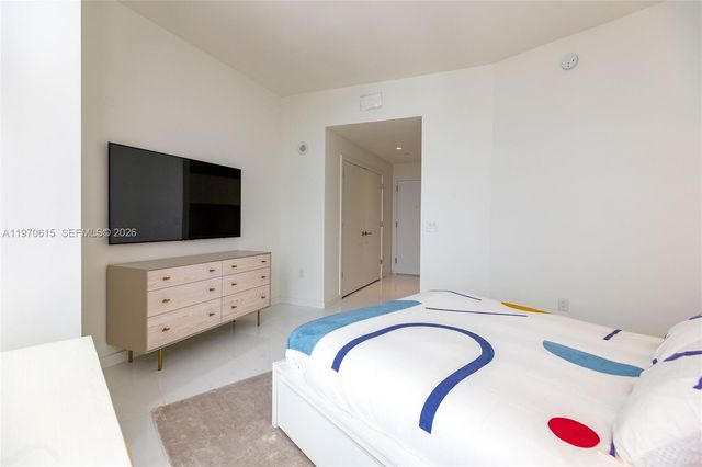 851 NE 1st Ave 2812, Miami, FL 33132