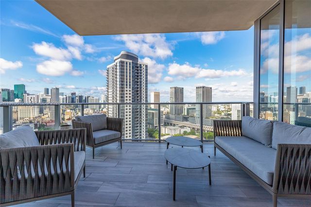 851 NE 1st Ave 2812, Miami, FL 33132